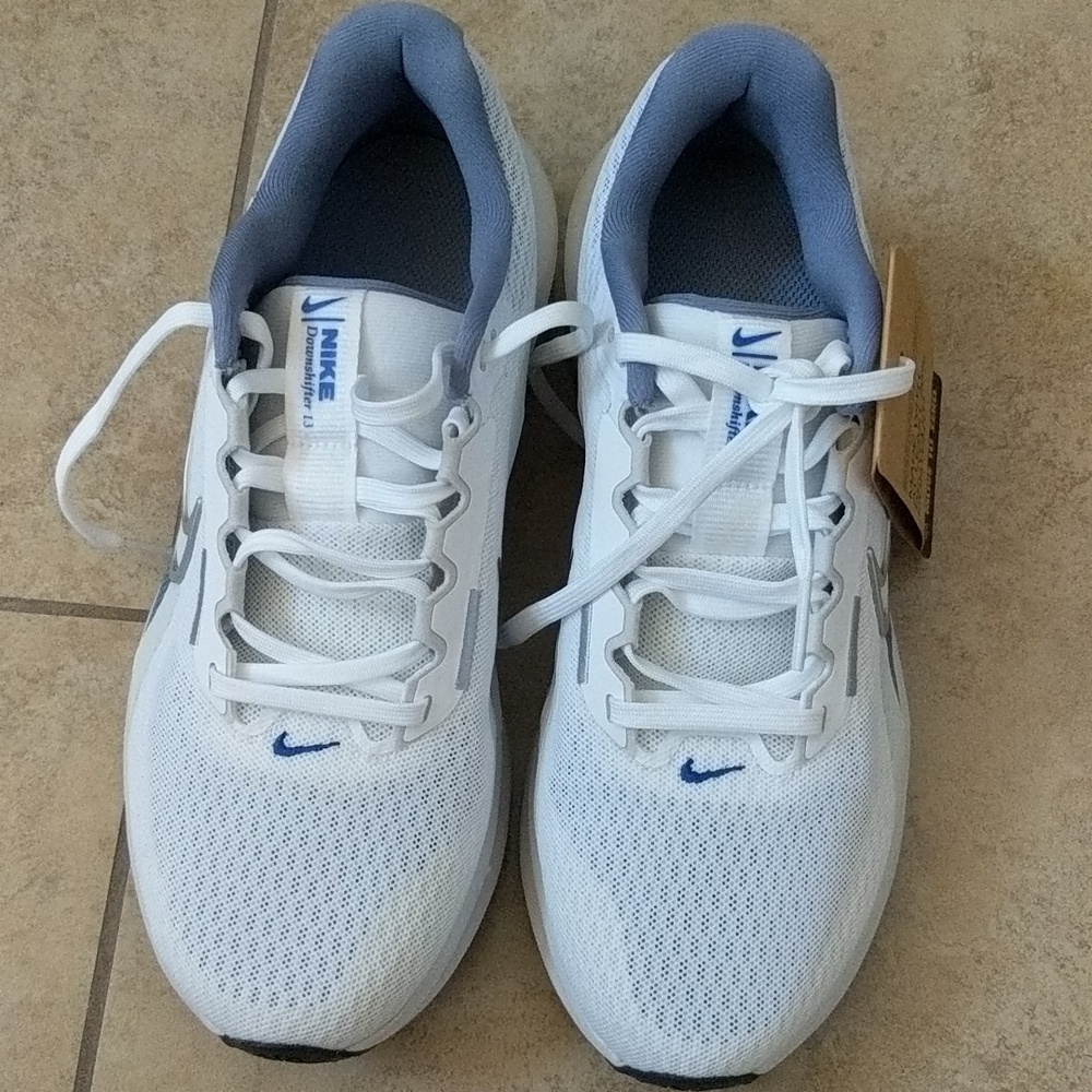 Nike women size 6 new with tag